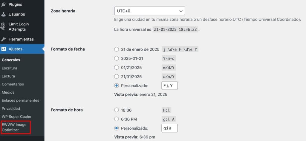 En la barra lateral de WordPress, dirígete a Ajustes > EWWW Image Optimizer para configurar el plugin.